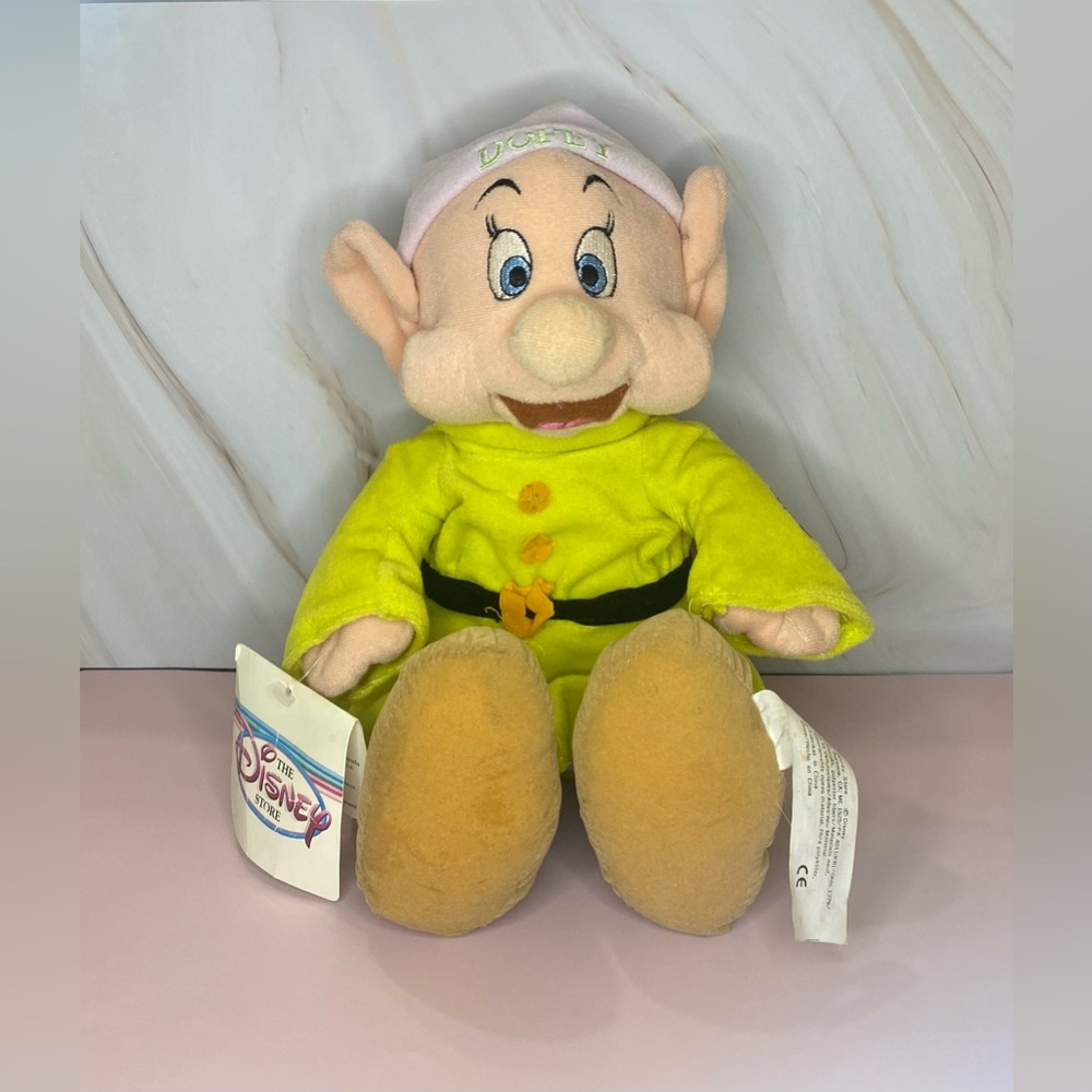 12” Disney Store EXCLUSIVE Snow White and the Seven Dwarfs Sitting “DOPEY” Plush